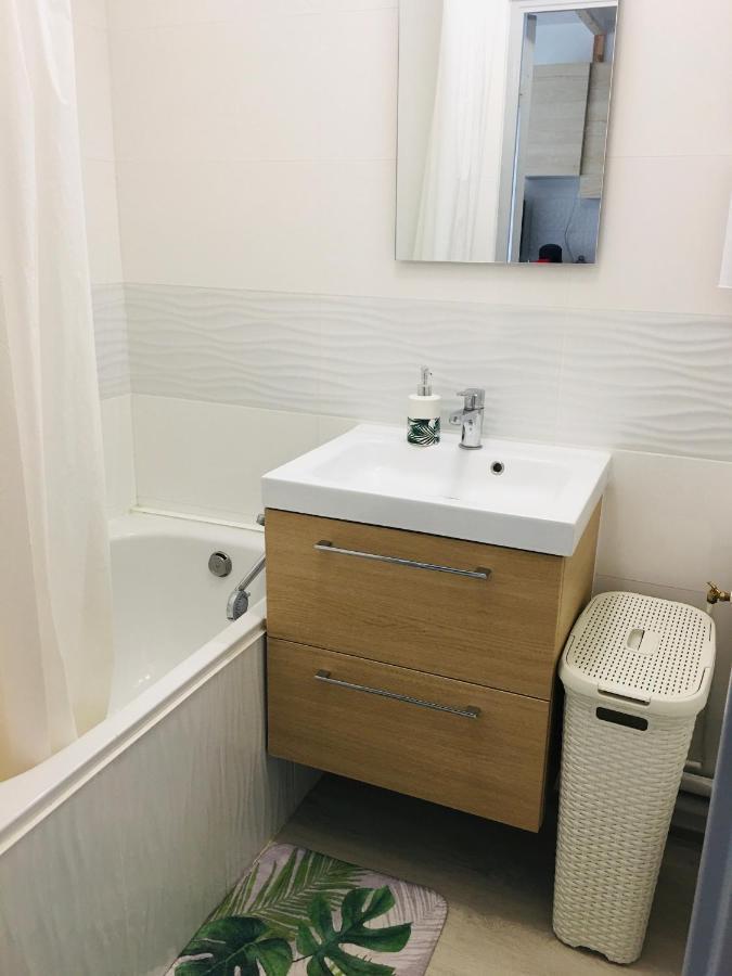 Studio Cosy Et Moderne Au Couchant Situe 150M De La Plage -Avec Parking Gratuit Prive - 25M2 - Climatise - Balcon - Wifi Gratuit La Grande-Motte Eksteriør bilde