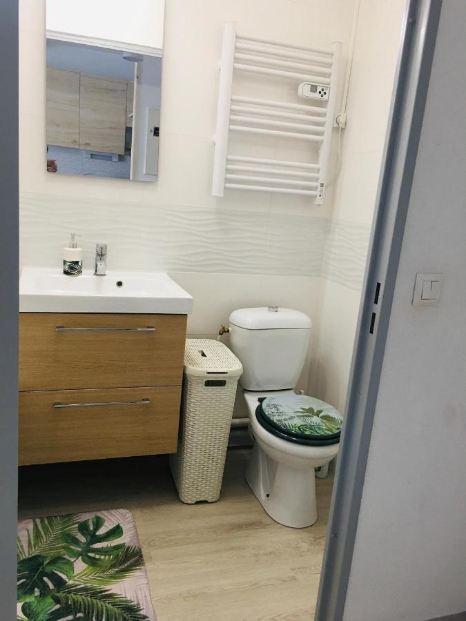Studio Cosy Et Moderne Au Couchant Situe 150M De La Plage -Avec Parking Gratuit Prive - 25M2 - Climatise - Balcon - Wifi Gratuit La Grande-Motte Eksteriør bilde